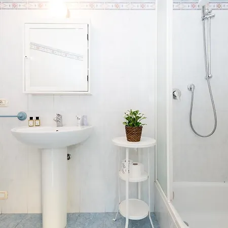 Town House 8 - In